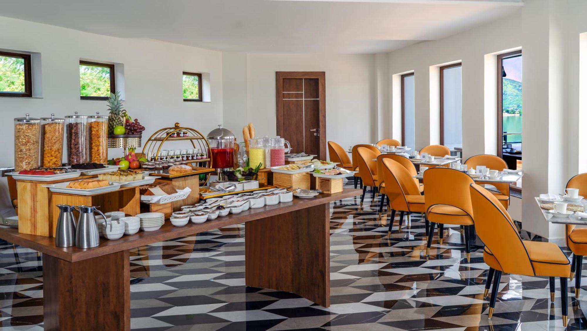 Country Inn Ayodhya - Opposite Airport ภายนอก รูปภาพ
