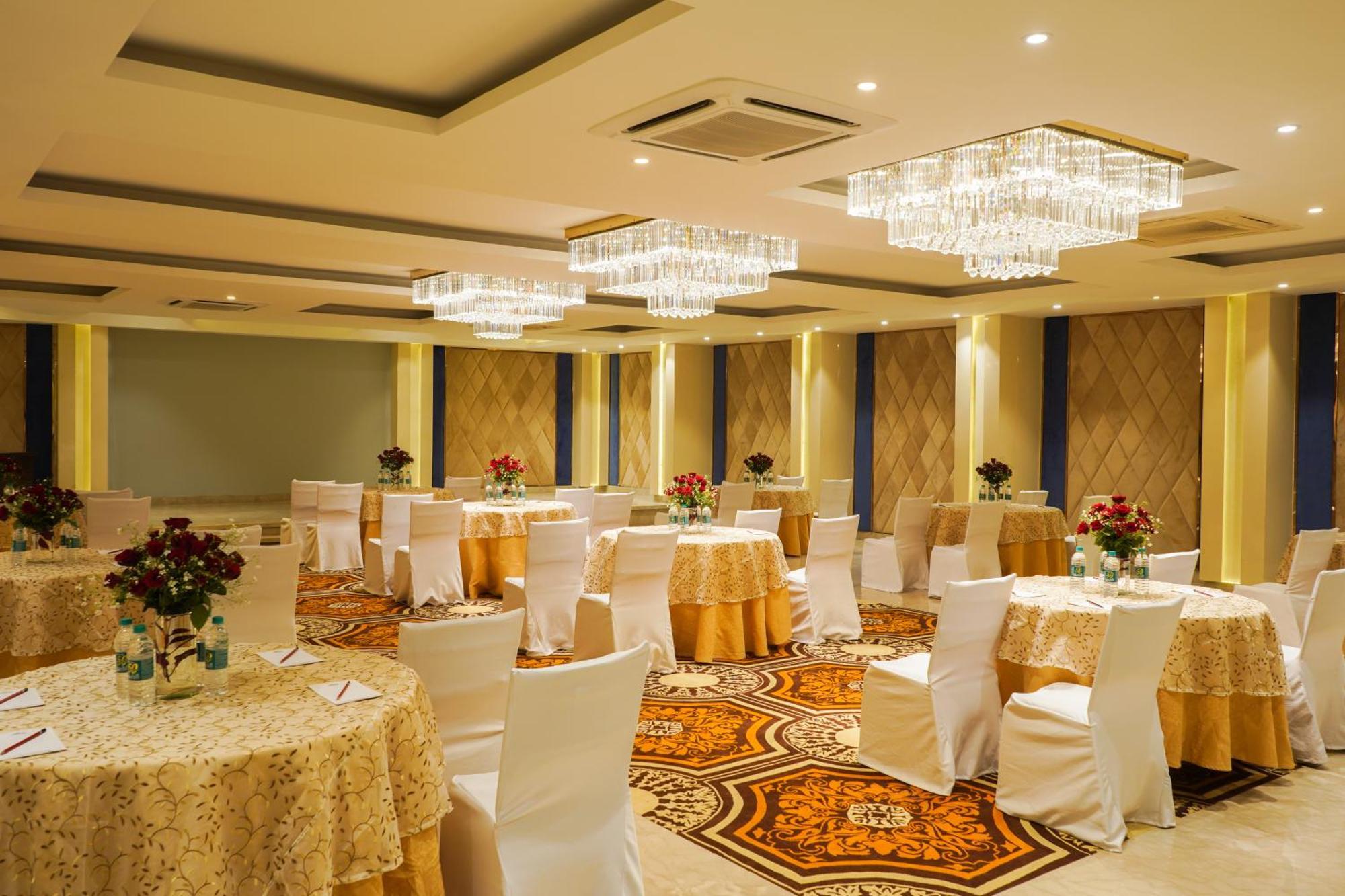 Country Inn Ayodhya - Opposite Airport ภายนอก รูปภาพ
