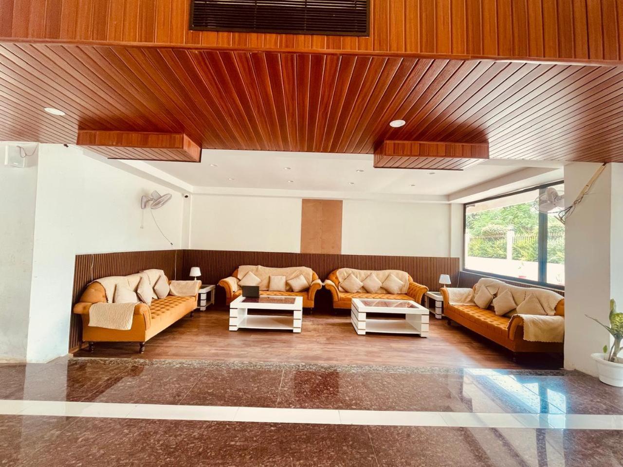 Country Inn Ayodhya - Opposite Airport ภายนอก รูปภาพ