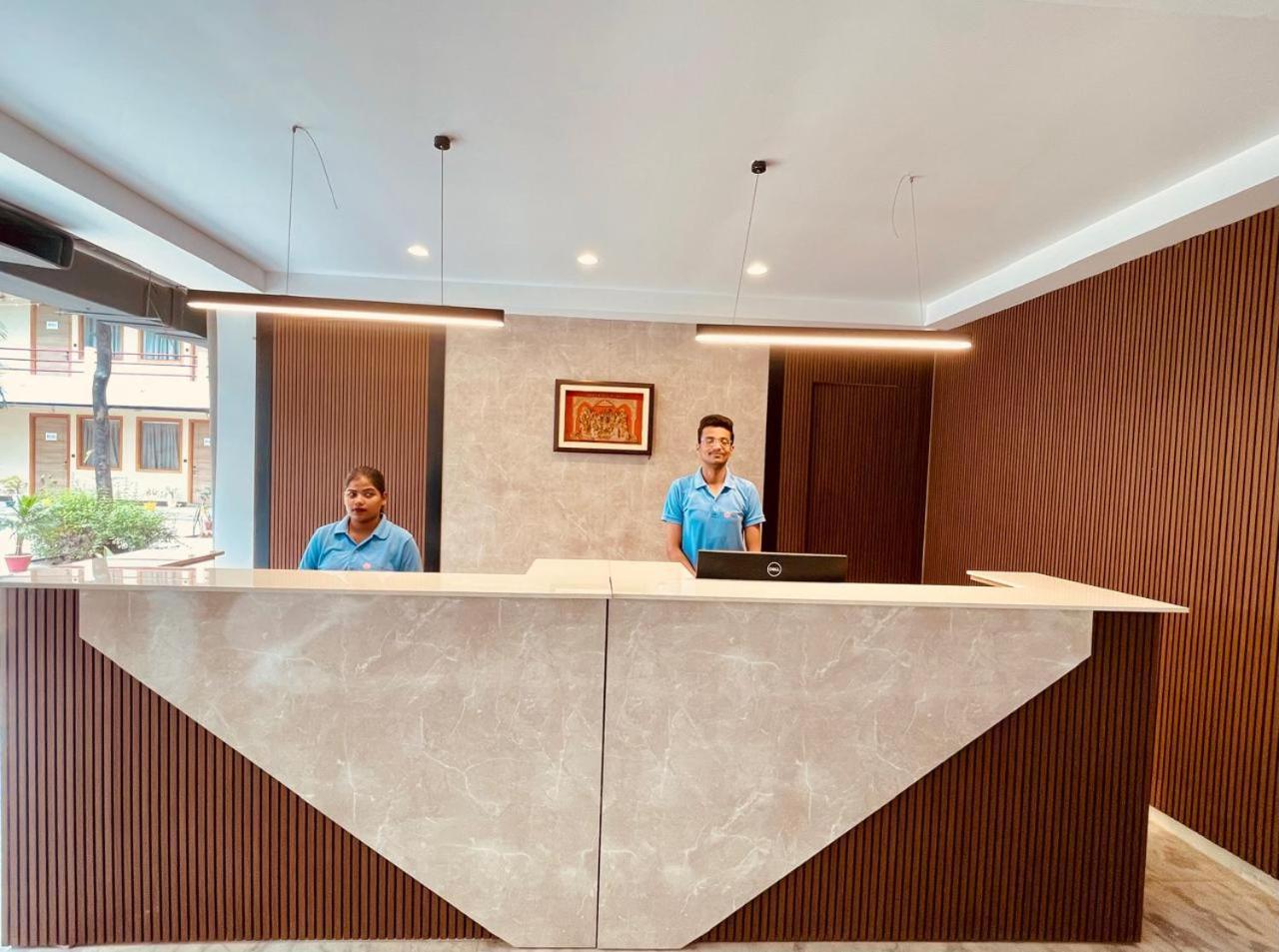 Country Inn Ayodhya - Opposite Airport ภายนอก รูปภาพ