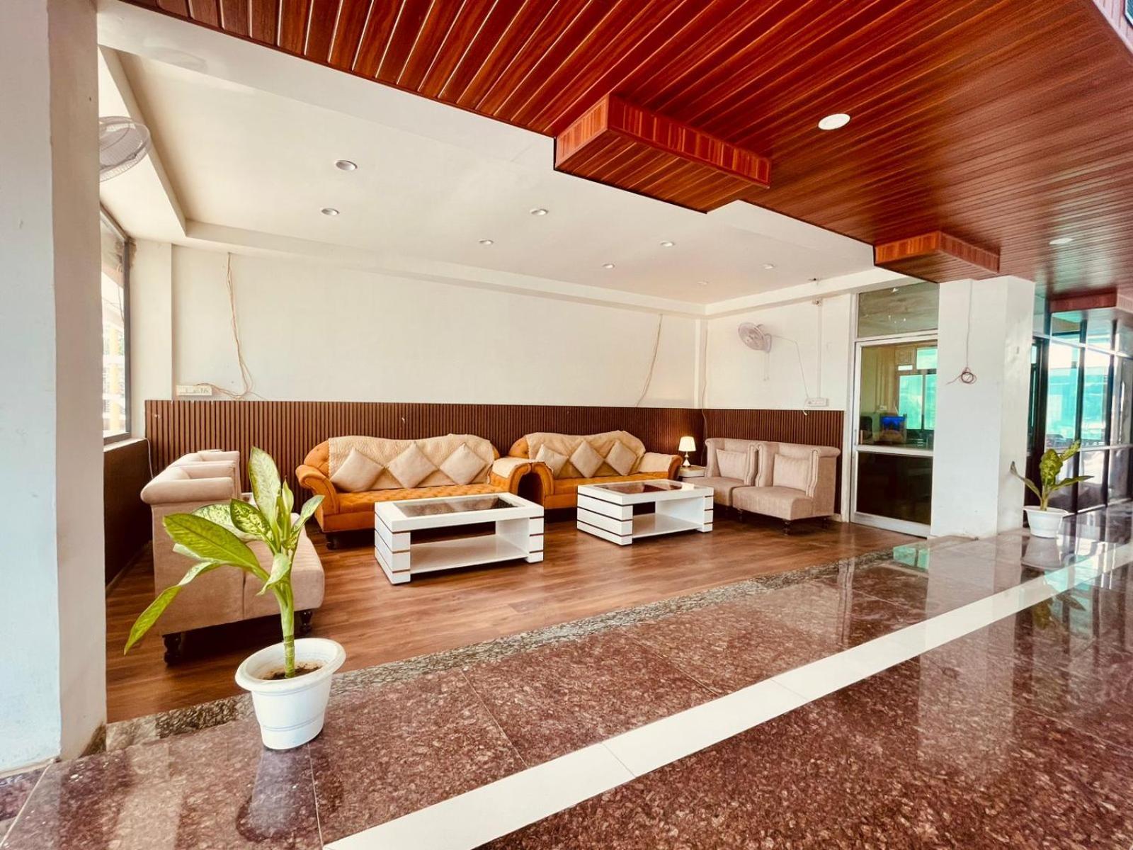 Country Inn Ayodhya - Opposite Airport ภายนอก รูปภาพ